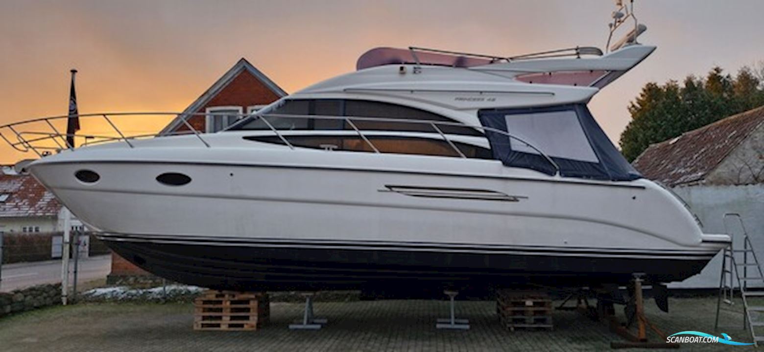 Princess 42 Flybridge Årg 2012. Den Nye Model ! Motorboat 2012, with Volvo Penta engine, Denmark