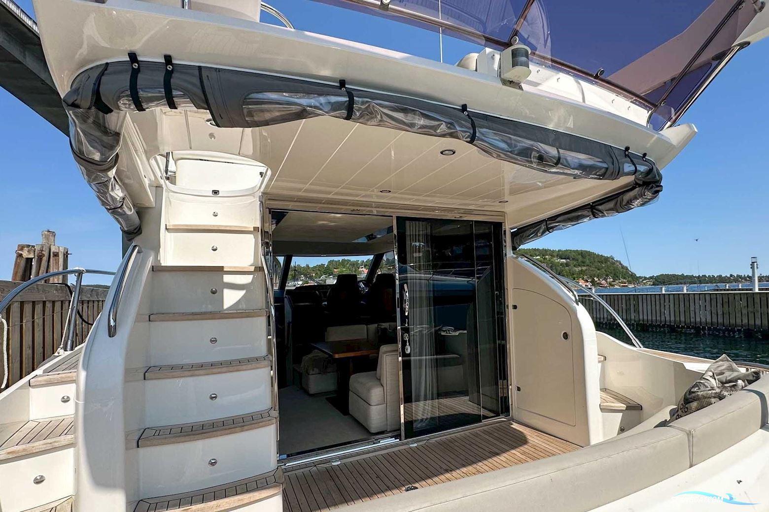 PRINCESS 42 Flybridge Motor Yacht