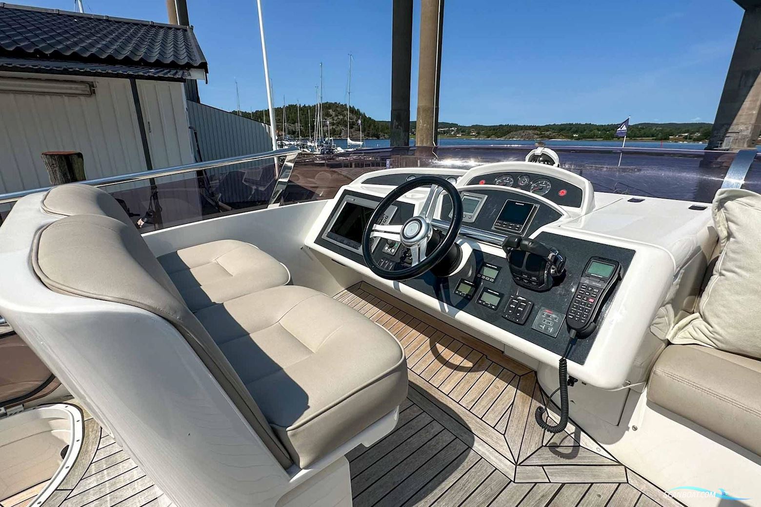 PRINCESS 42 Flybridge Motor Yacht