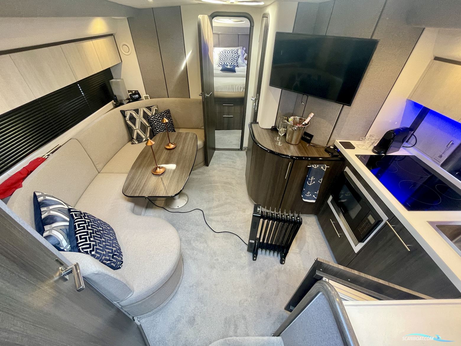 PRINCESS V40