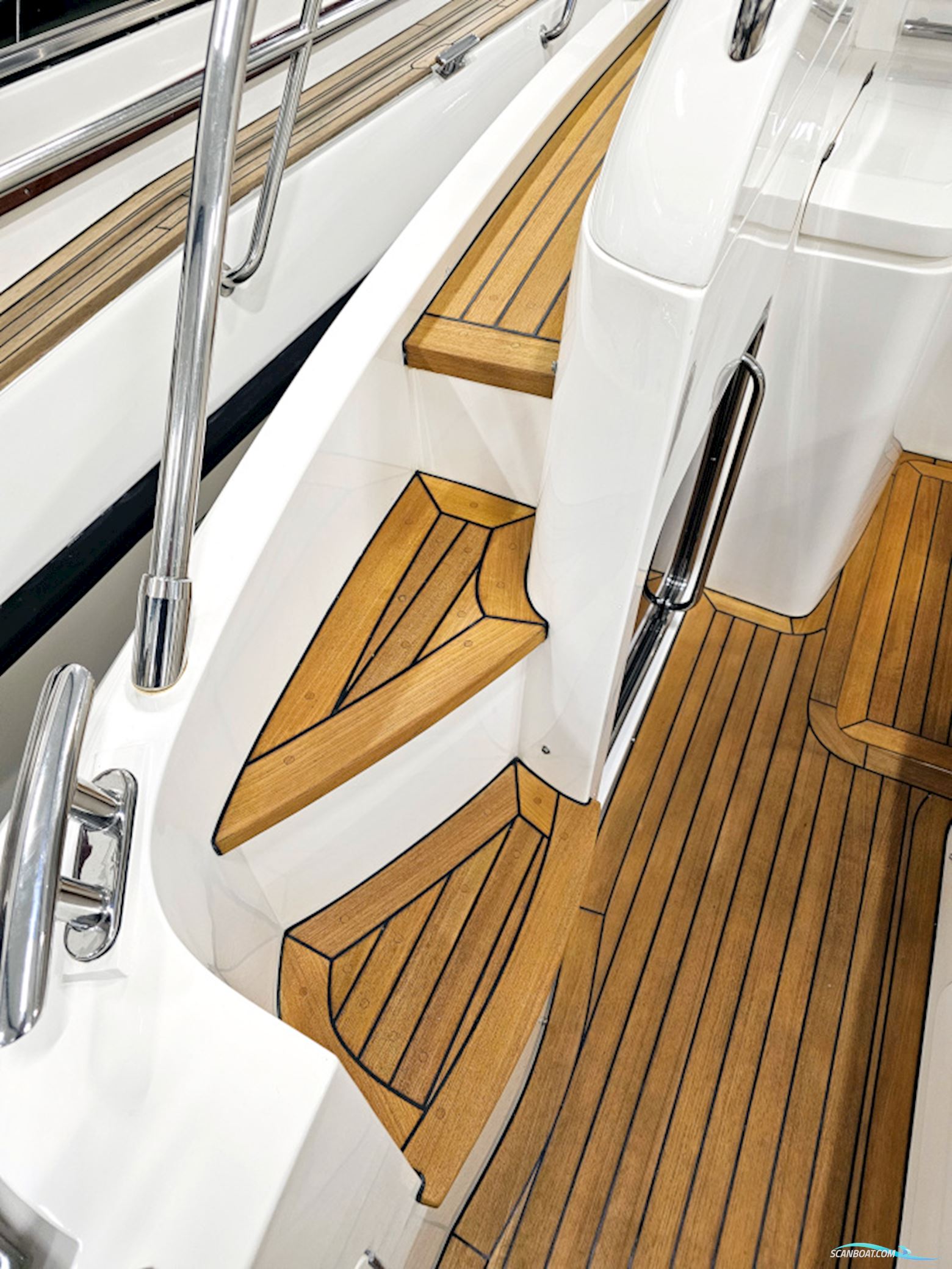 Princess V42 Volvo Penta D6-370 Joystick control