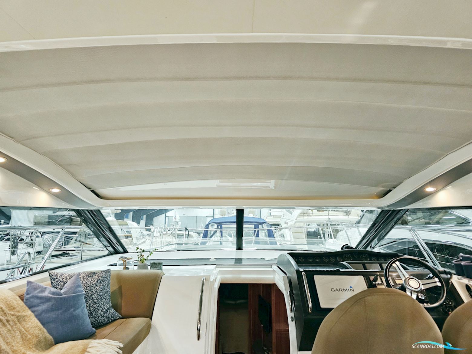 Princess V42 Volvo Penta D6-370 Joystick control