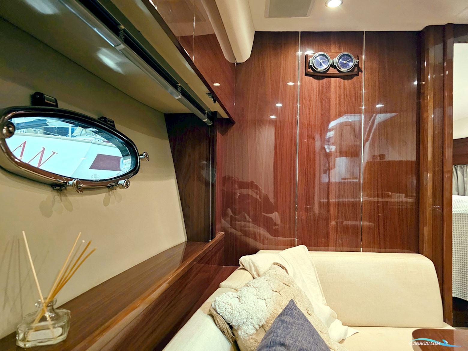 Princess V42 Volvo Penta D6-370 Joystick control