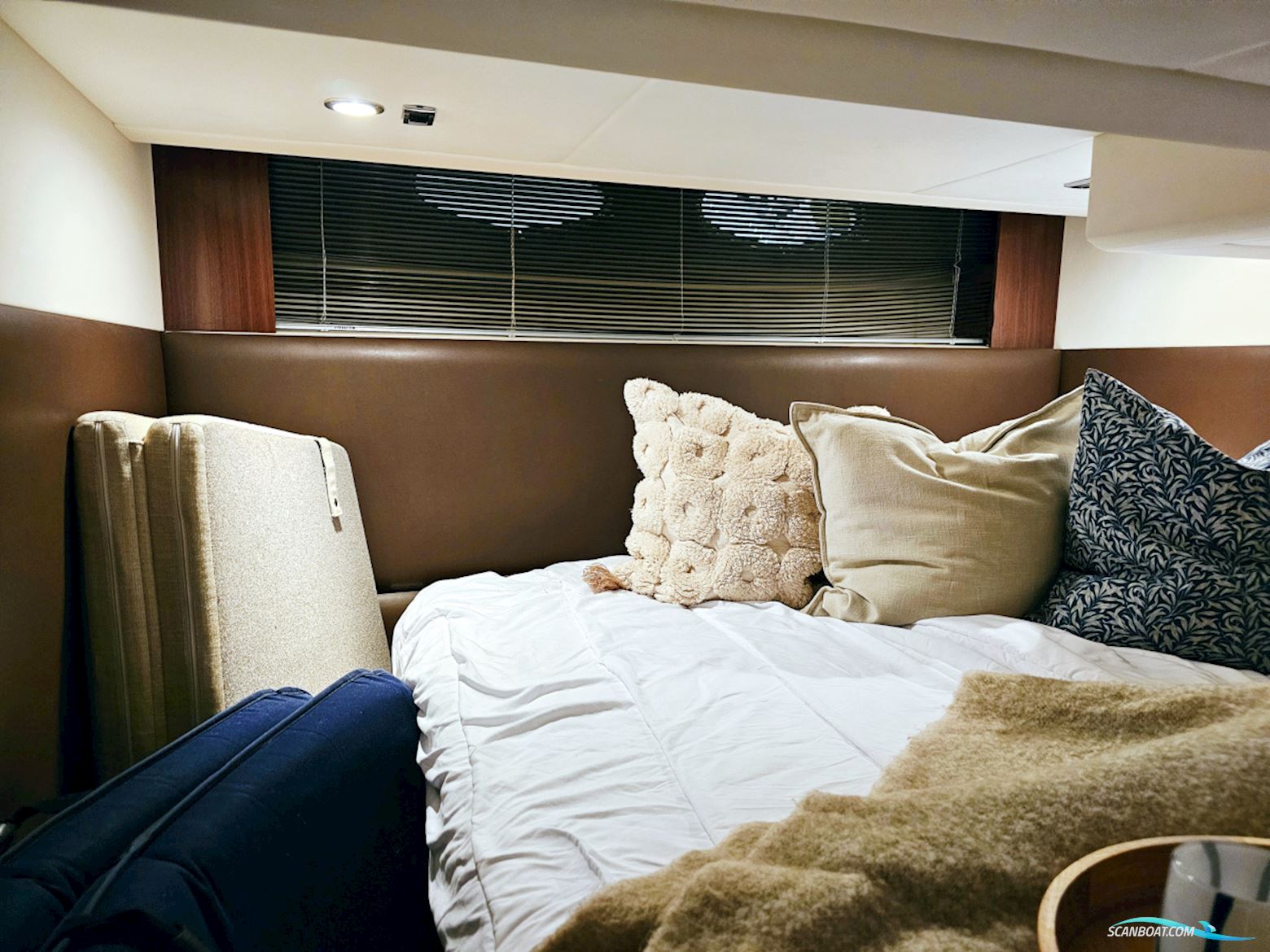 Princess V42 Volvo Penta D6-370 Joystick control