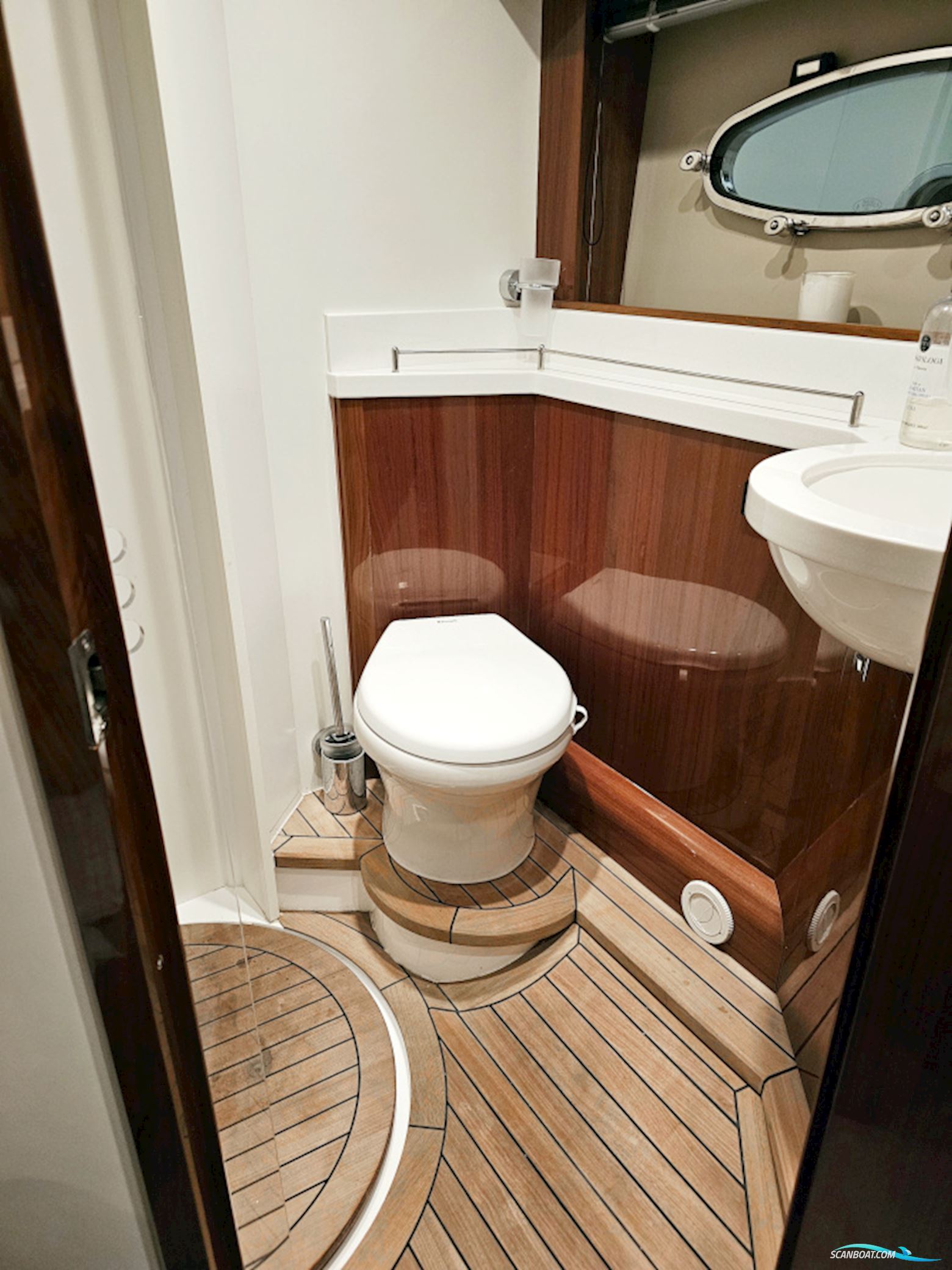 Princess V42 Volvo Penta D6-370 Joystick control