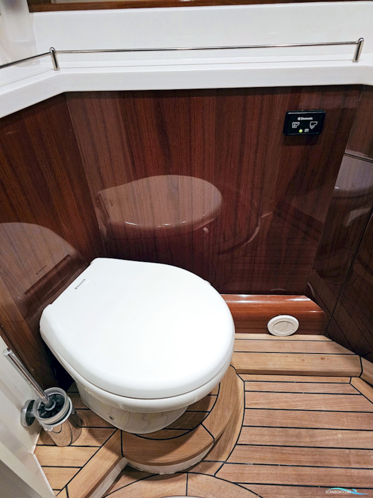 Princess V42 Volvo Penta D6-370 Joystick control