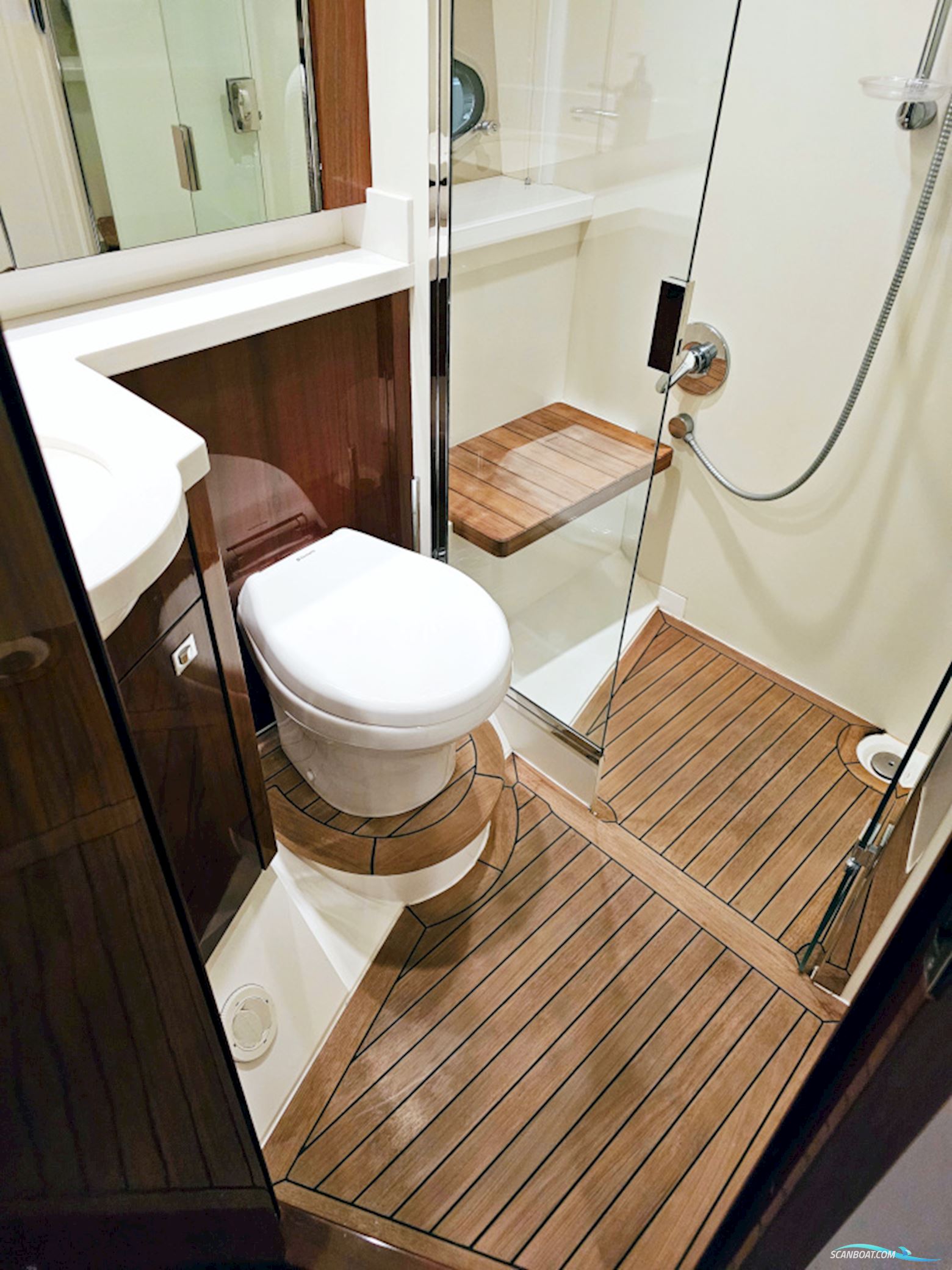 Princess V42 Volvo Penta D6-370 Joystick control