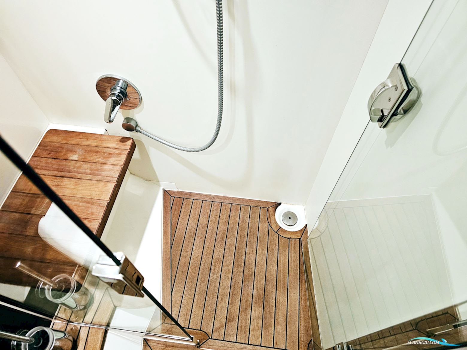 Princess V42 Volvo Penta D6-370 Joystick control