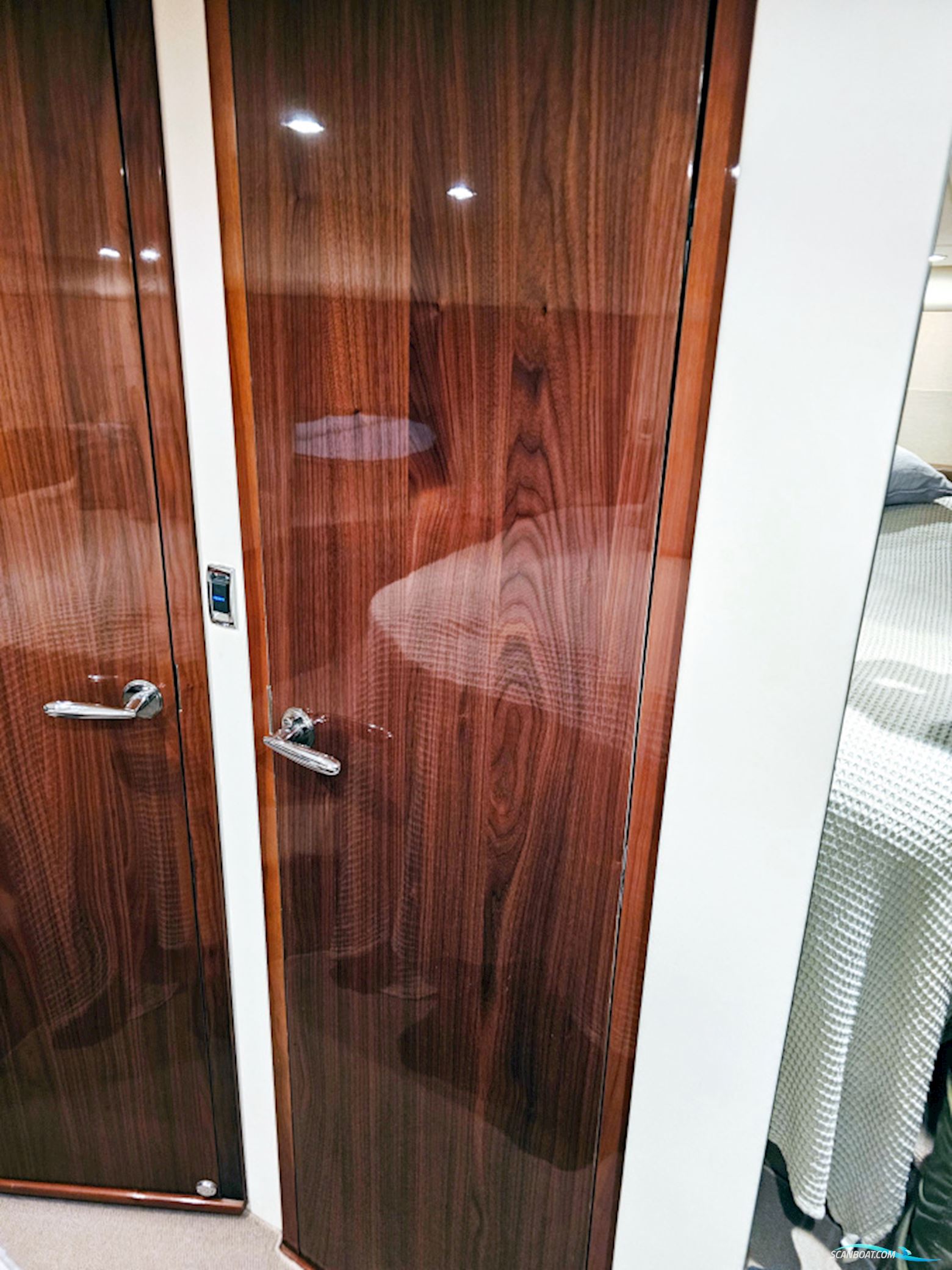 Princess V42 Volvo Penta D6-370 Joystick Control