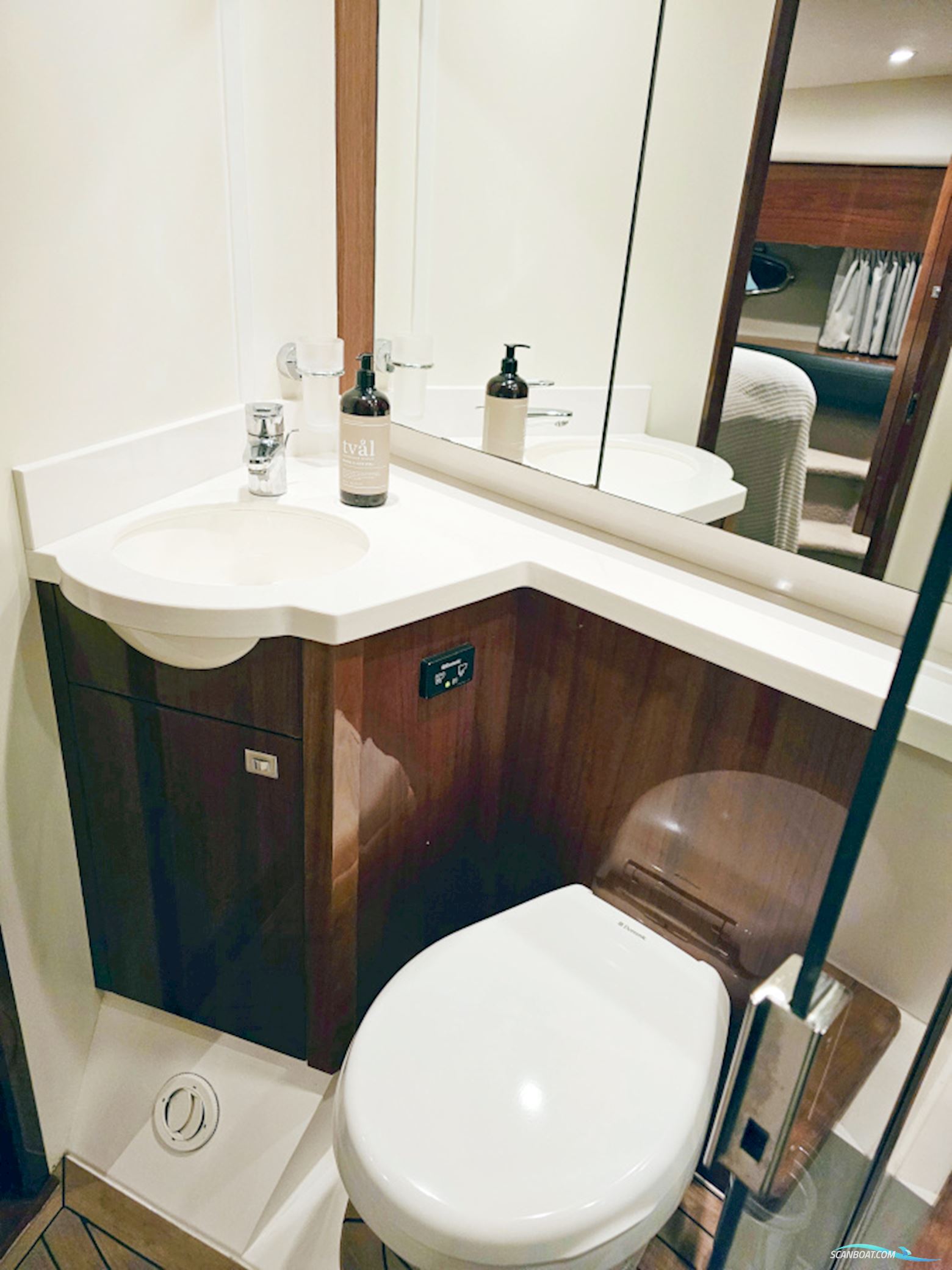 Princess V42 Volvo Penta D6-370 Joystick Control