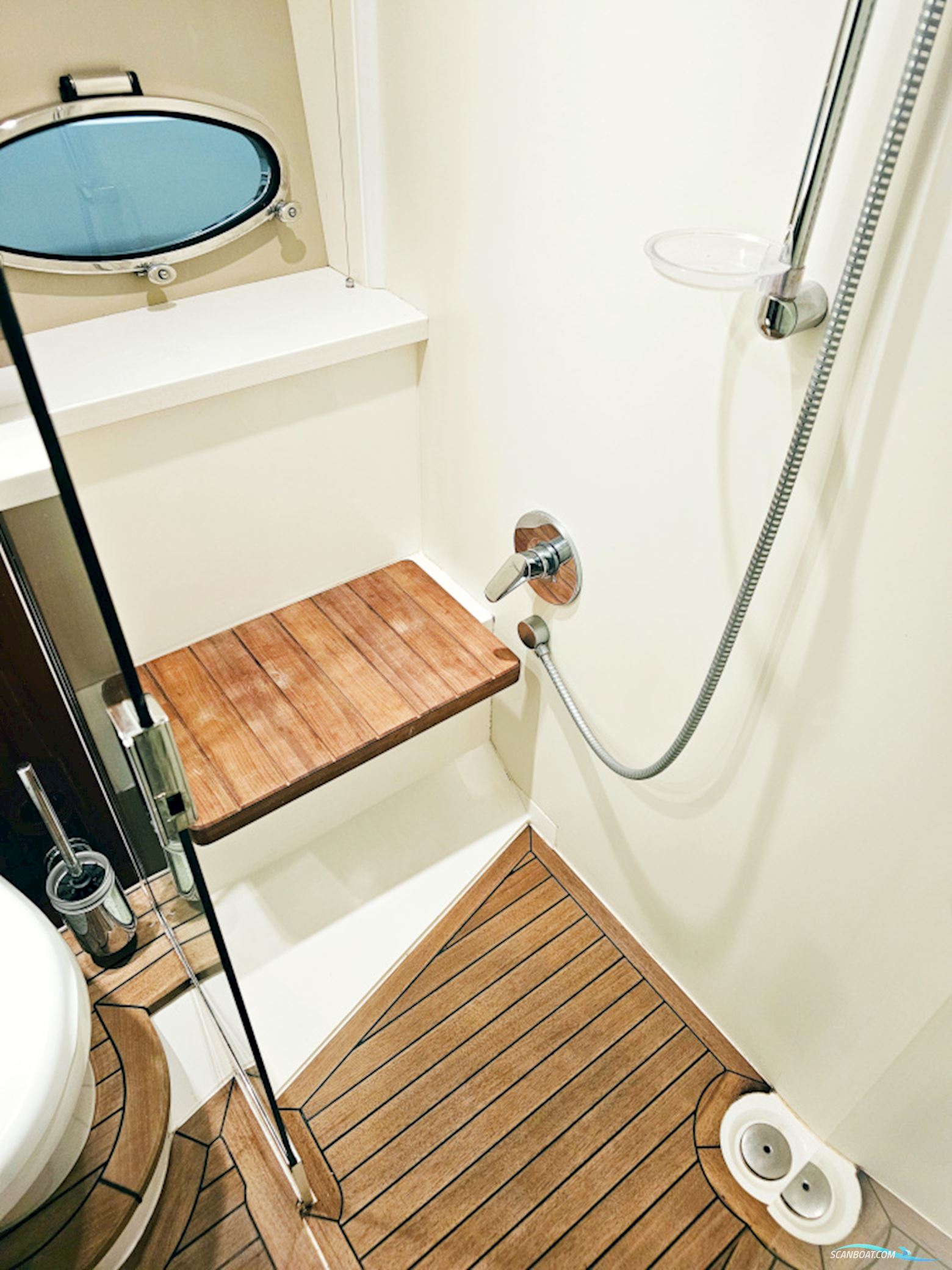 Princess V42 Volvo Penta D6-370 Joystick Control