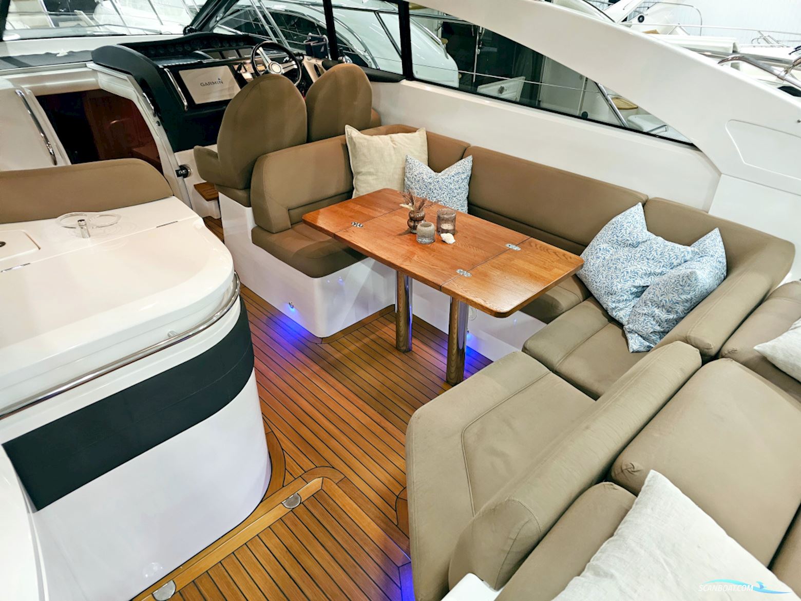 Princess V42 Volvo Penta D6-370 Joystick control