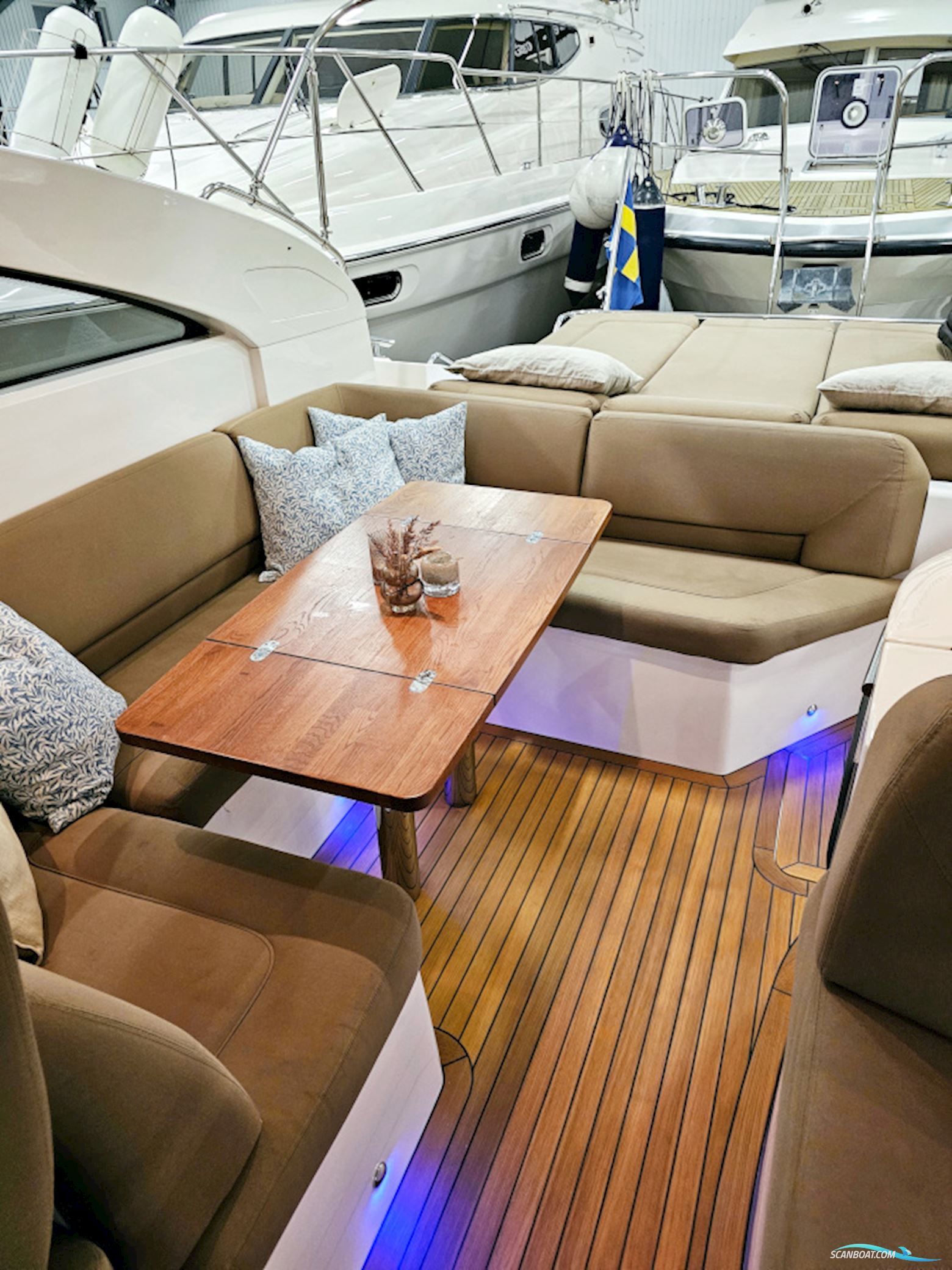 Princess V42 Volvo Penta D6-370 Joystick control