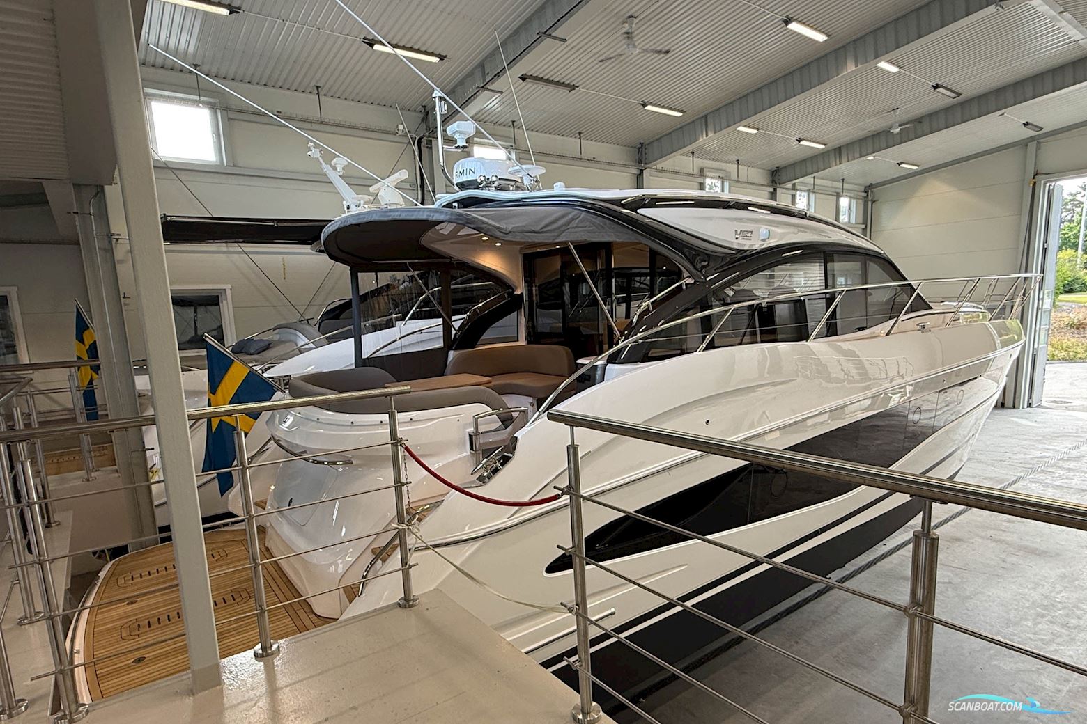 PRINCESS V50 Deck saloon