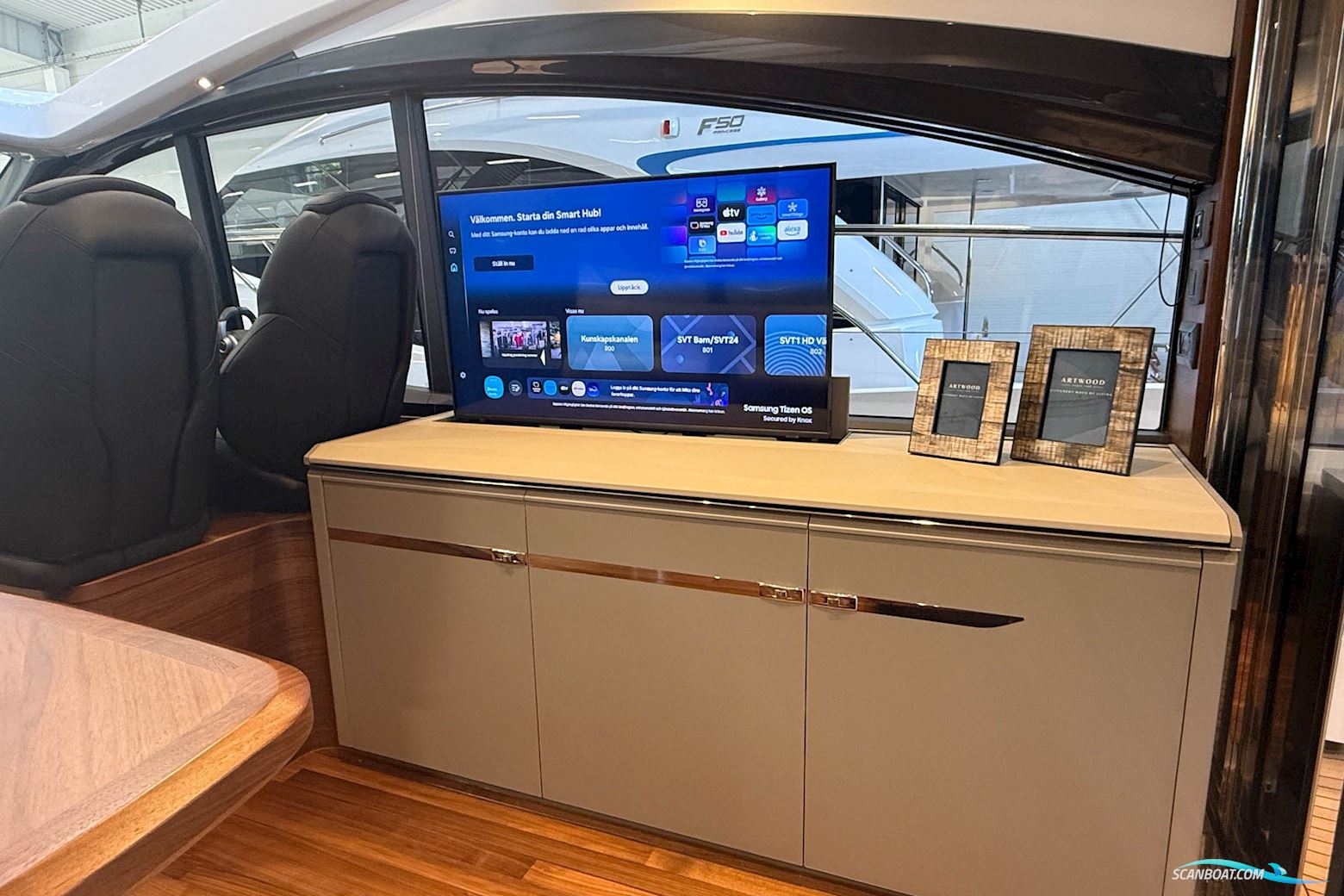 PRINCESS V50 Deck saloon
