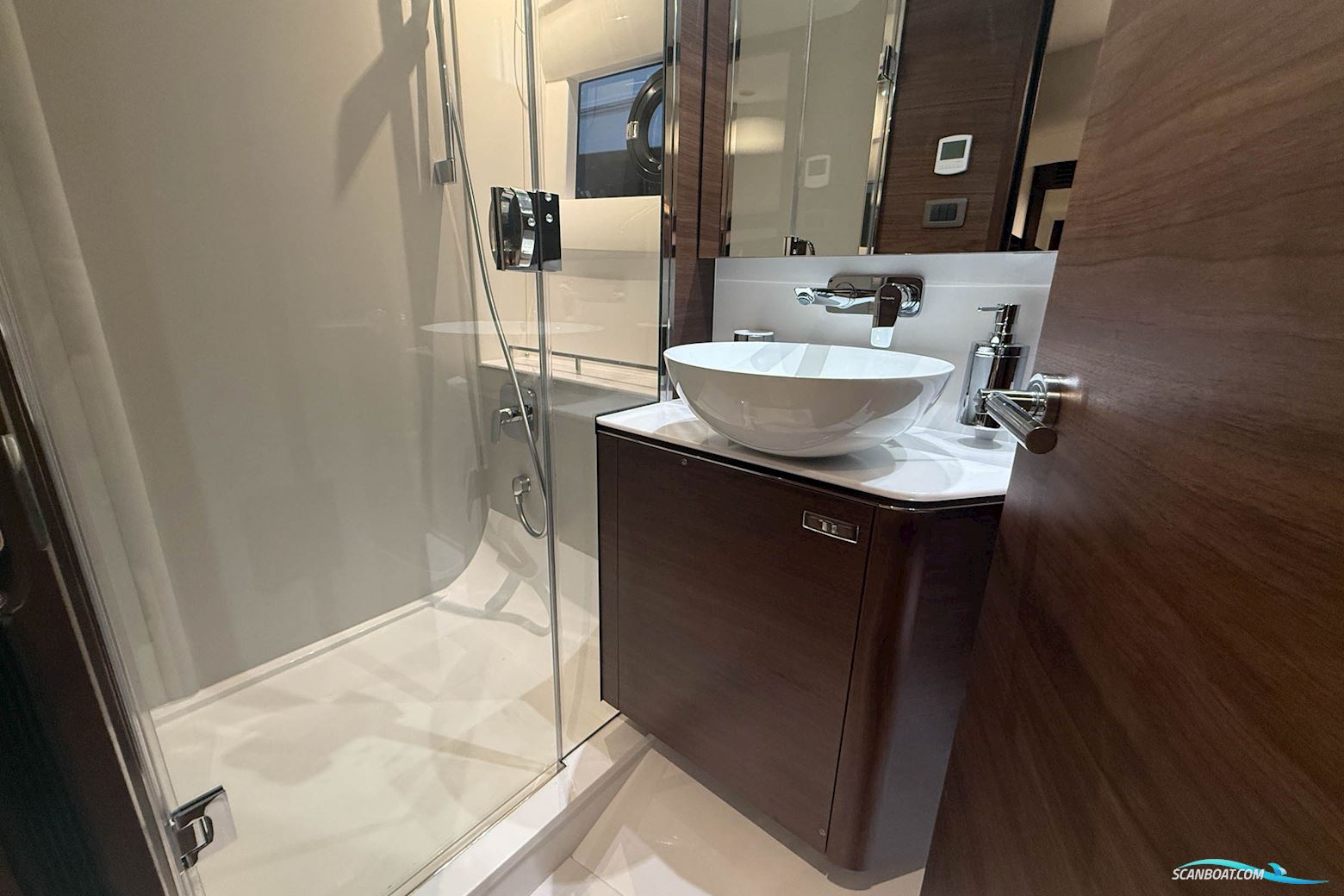 PRINCESS V50 Deck saloon