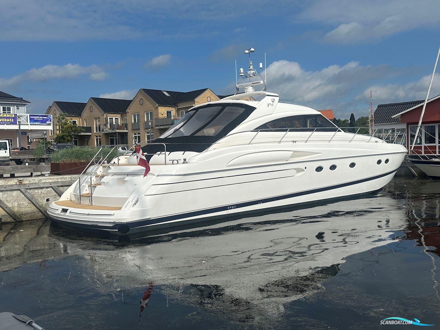 Princess V65 Motorboat 2002, with Man D2840 LE403 engine, Denmark
