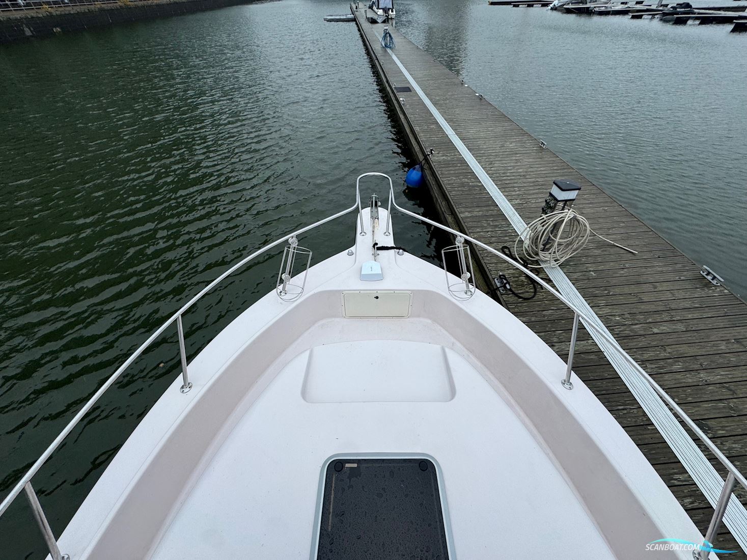 Proline 2950 Mid Cabin