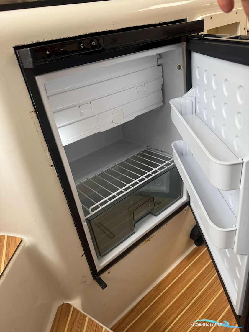 Proline 2950 Mid Cabin