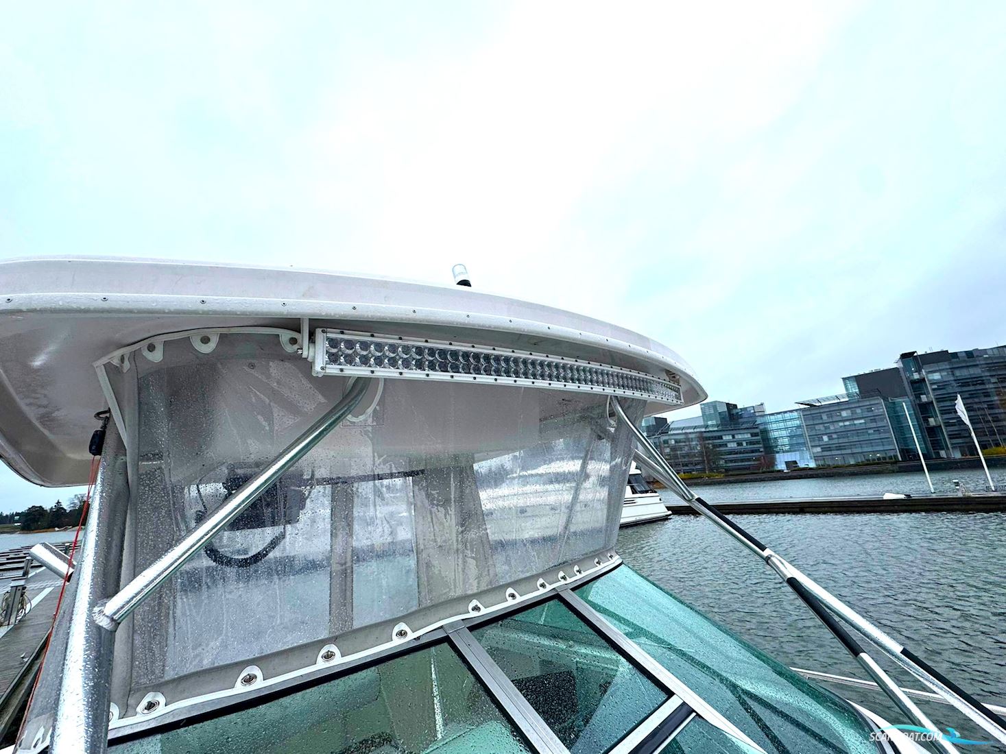 Proline 2950 Mid Cabin