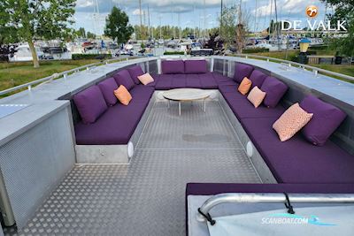 Qrooz Floating Appartment Motorboat 2019, with Evinrude engine, The Netherlands