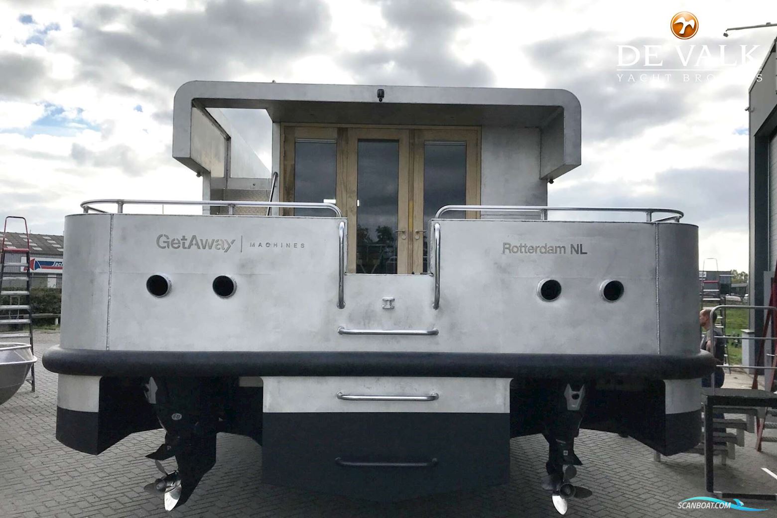 QROOZ Floating Appartment