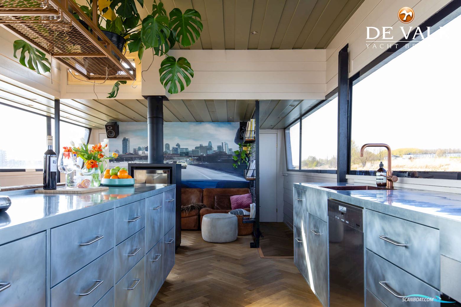 QROOZ Floating Appartment