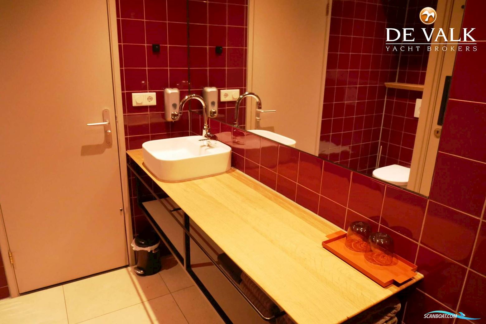 QROOZ Floating Appartment