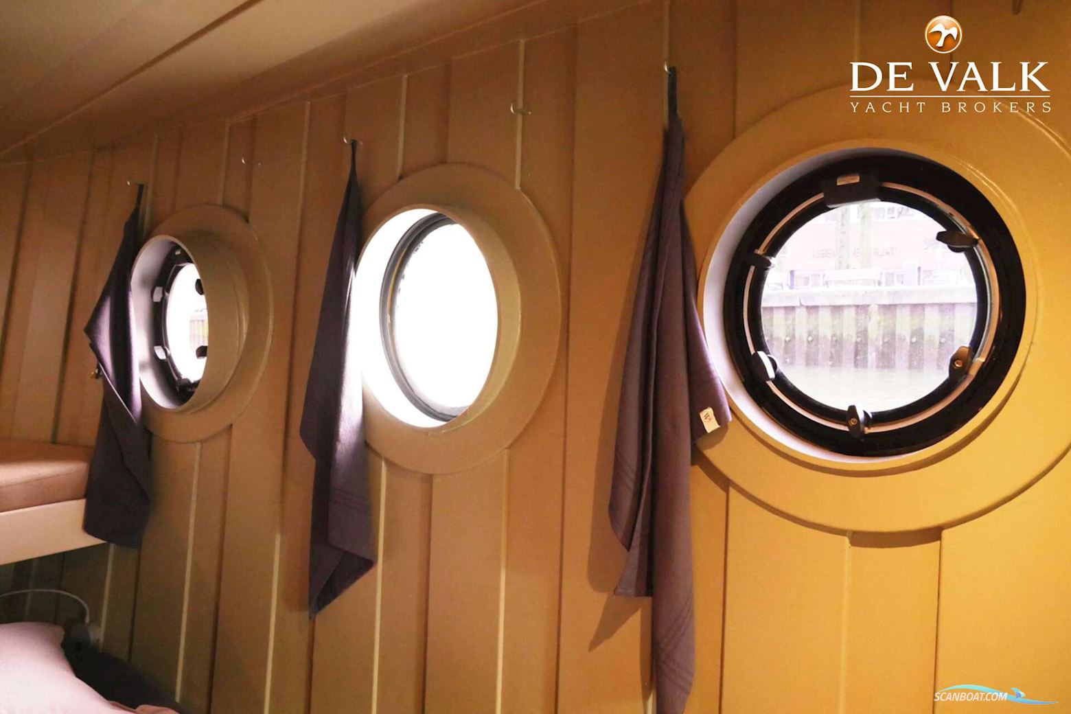 QROOZ Floating Appartment