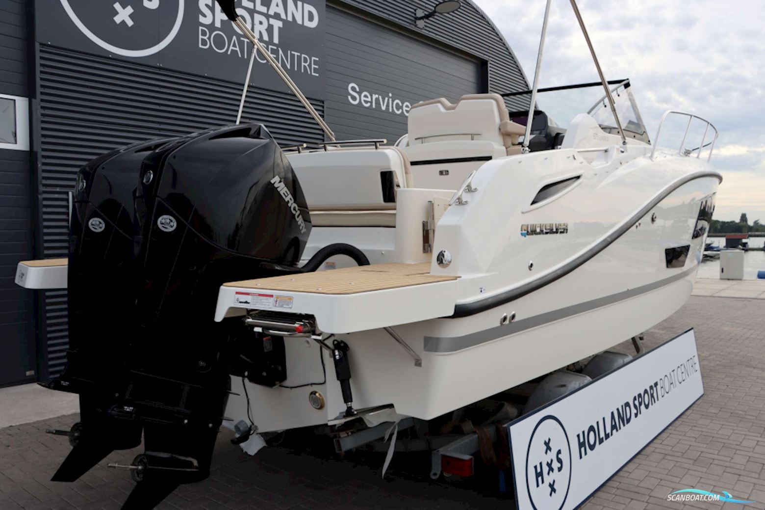 Quicksilver  Activ 875 Sundeck
