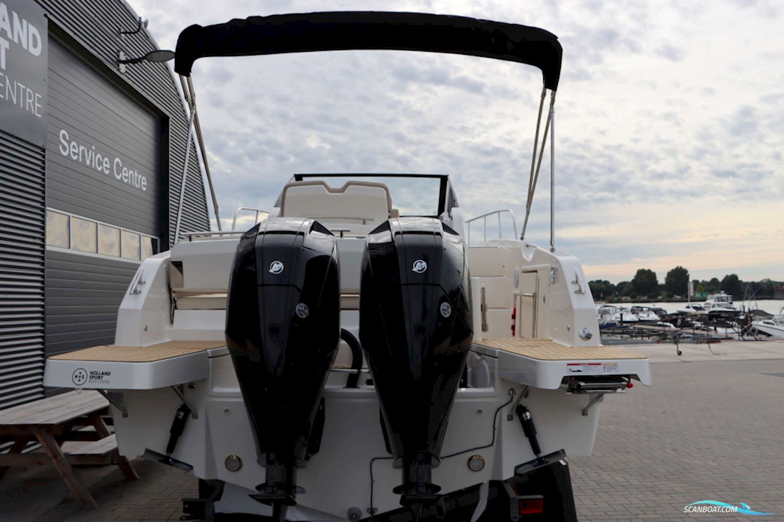 Quicksilver  Activ 875 Sundeck