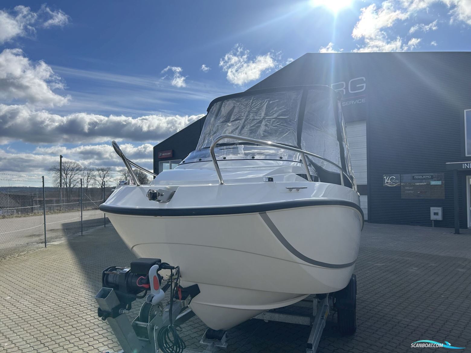 Quicksilver 455 Cabin