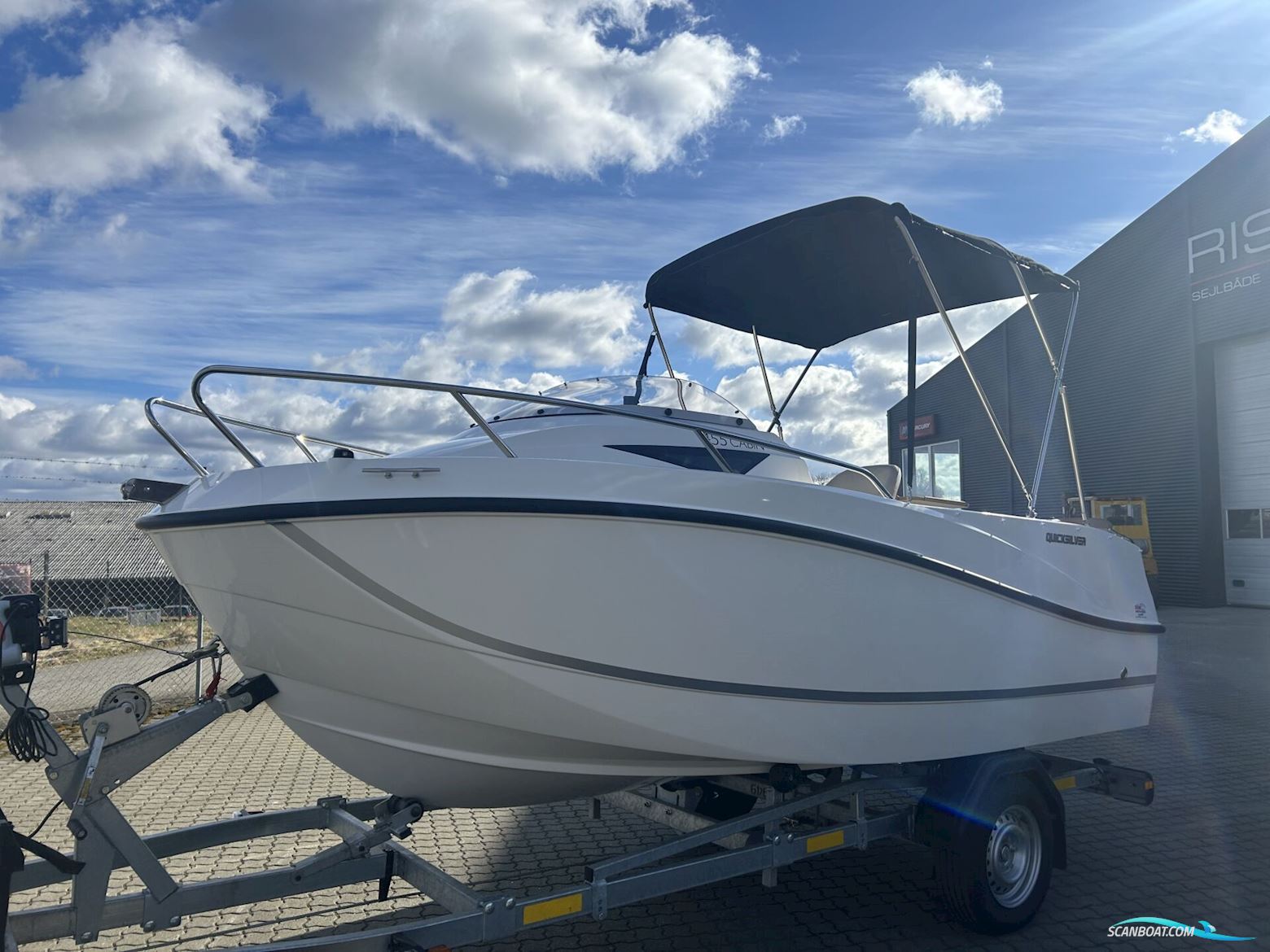 Quicksilver 455 Cabin – SOLGT