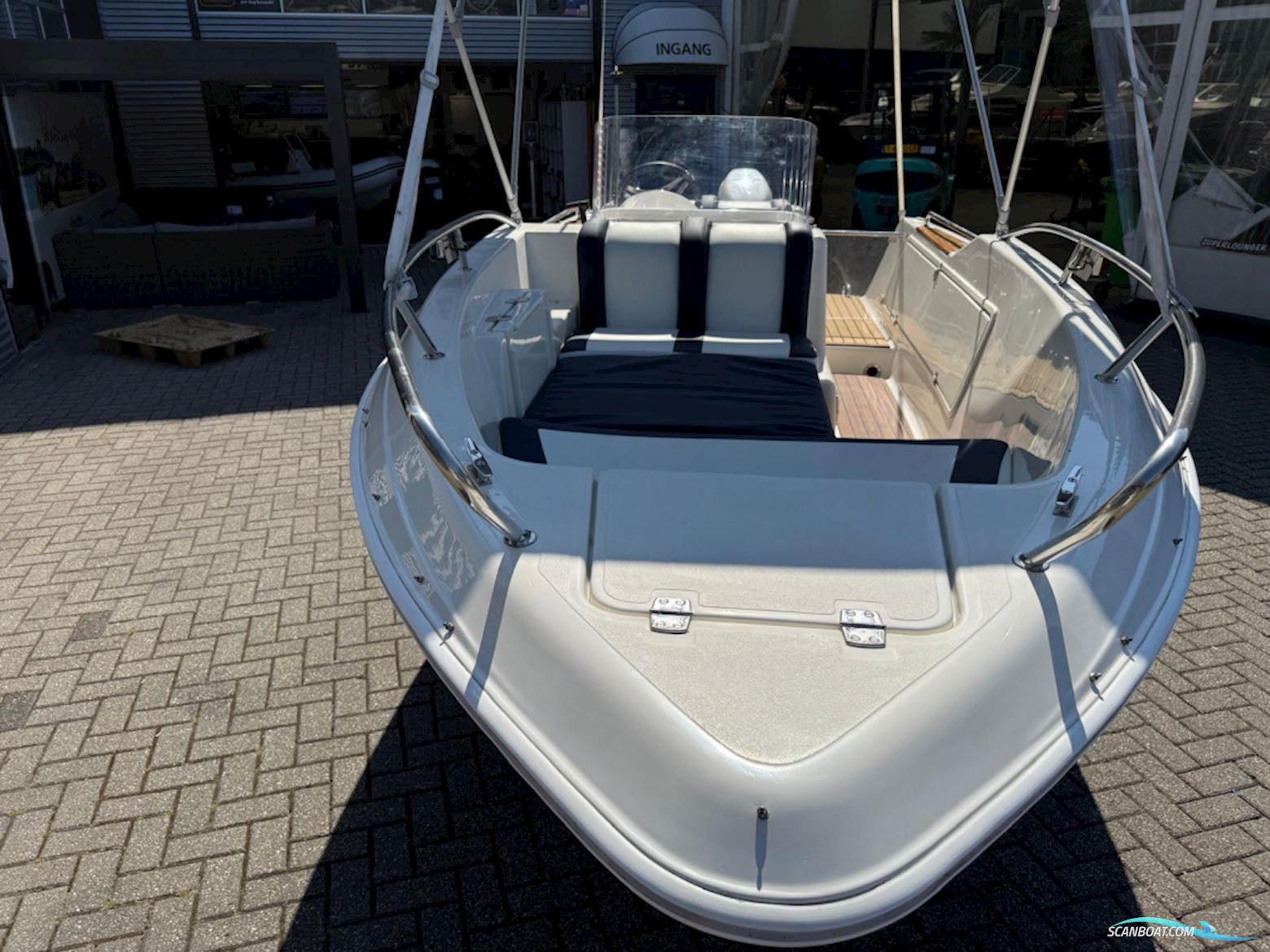 Quicksilver 500 Commander