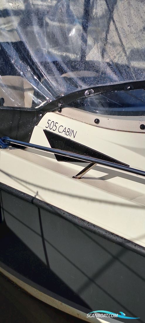 Quicksilver 505 cabin