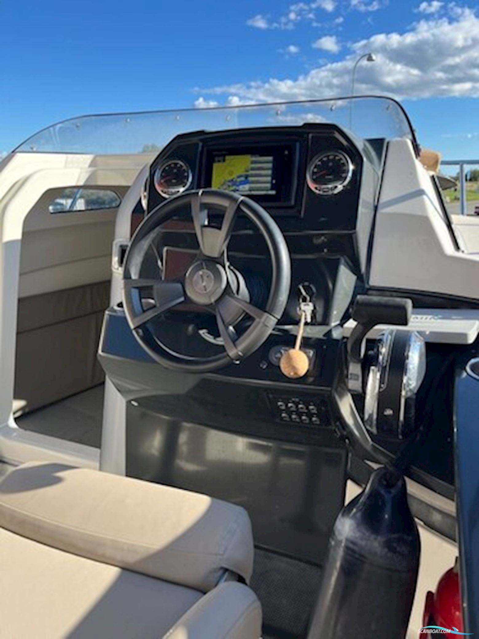 Quicksilver 555 Cabin
