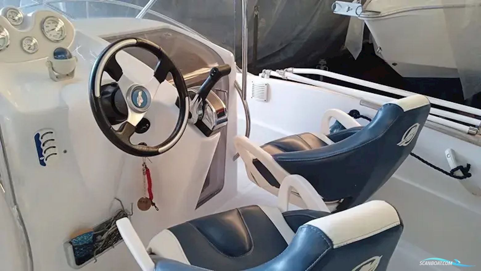 Quicksilver 555 Commander