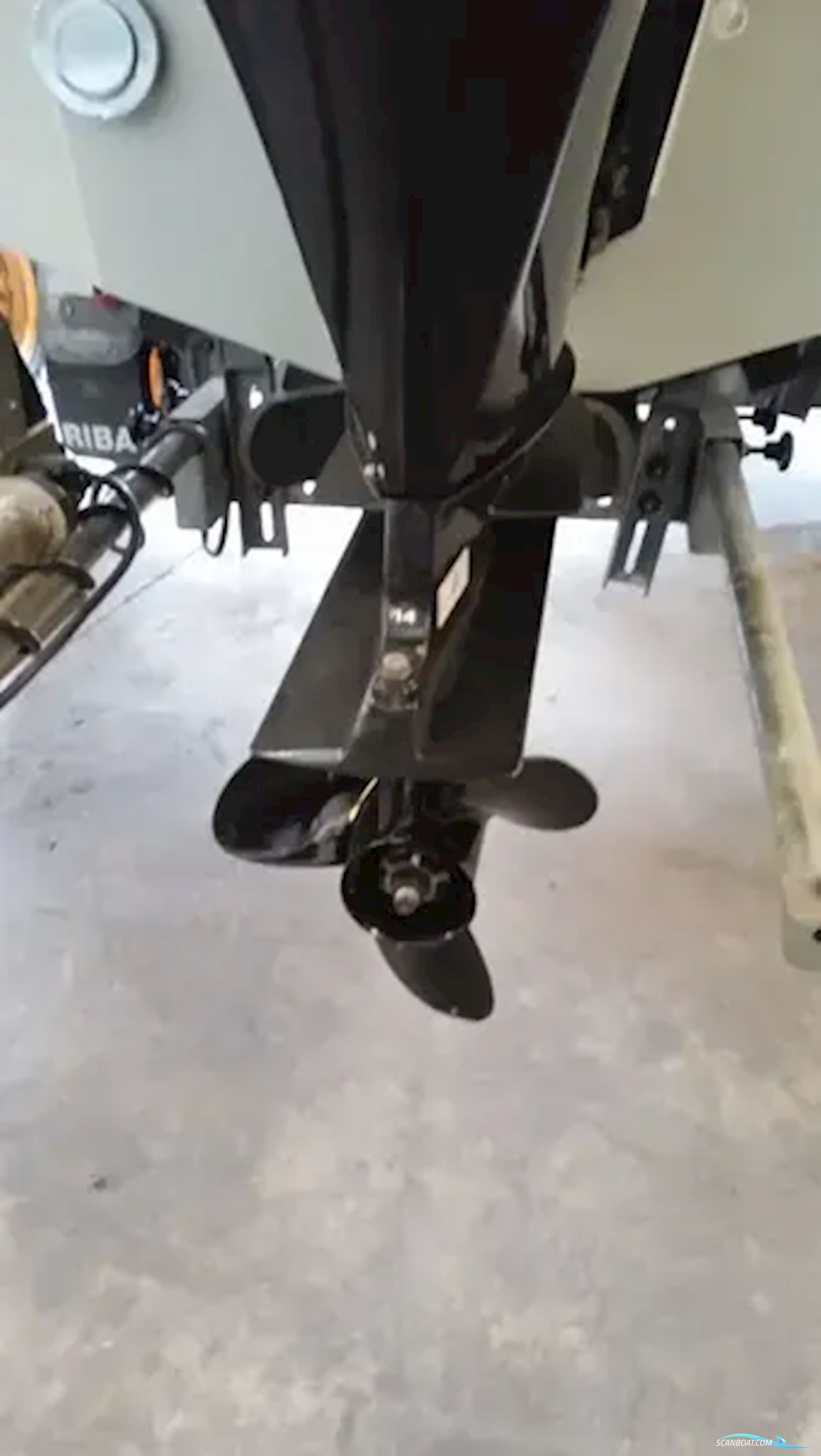 Quicksilver 555 Commander