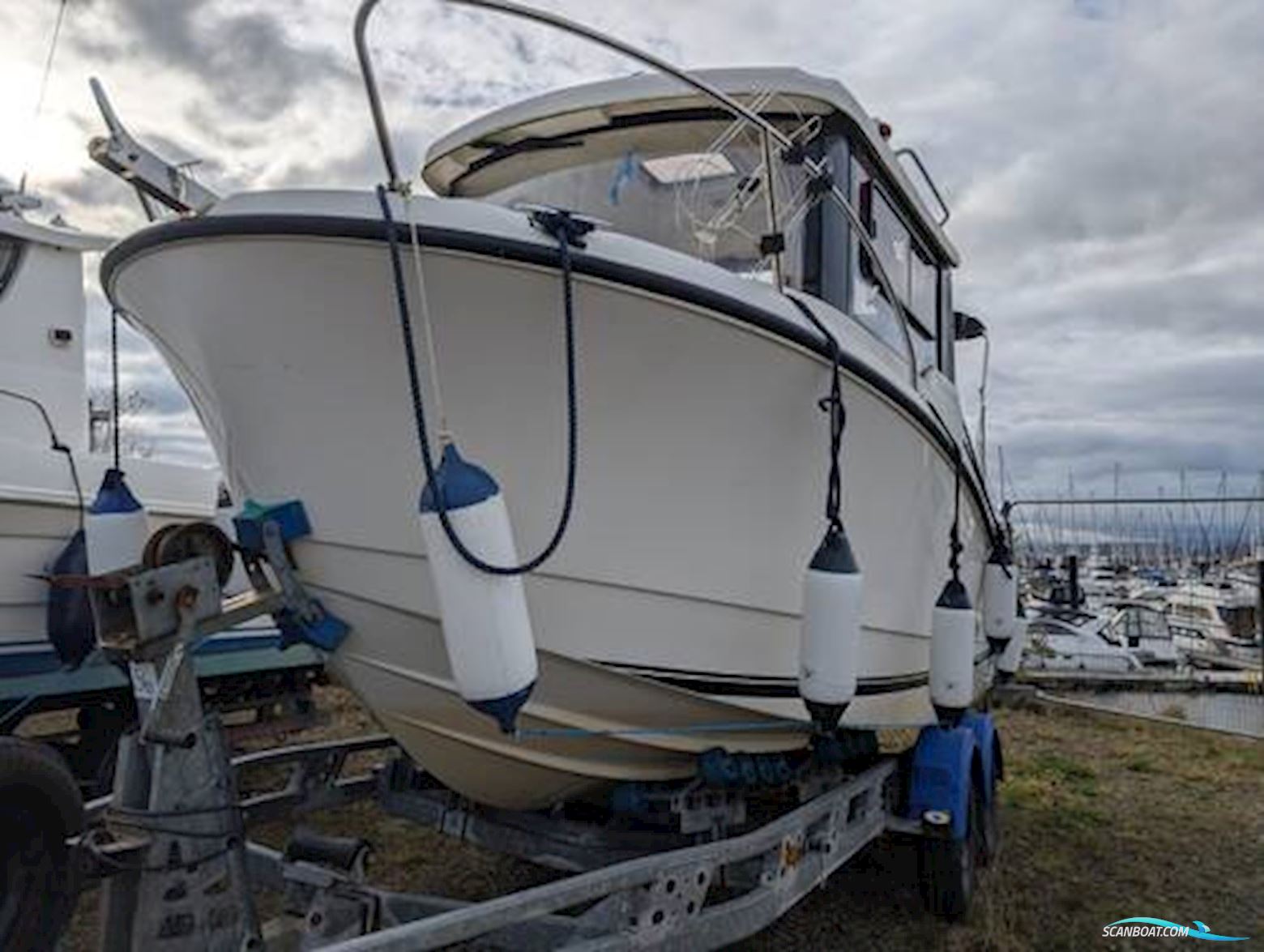 Quicksilver 555 Pilot House