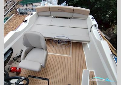 Quicksilver 555 Motorboat 2022, with Mercury engine, France