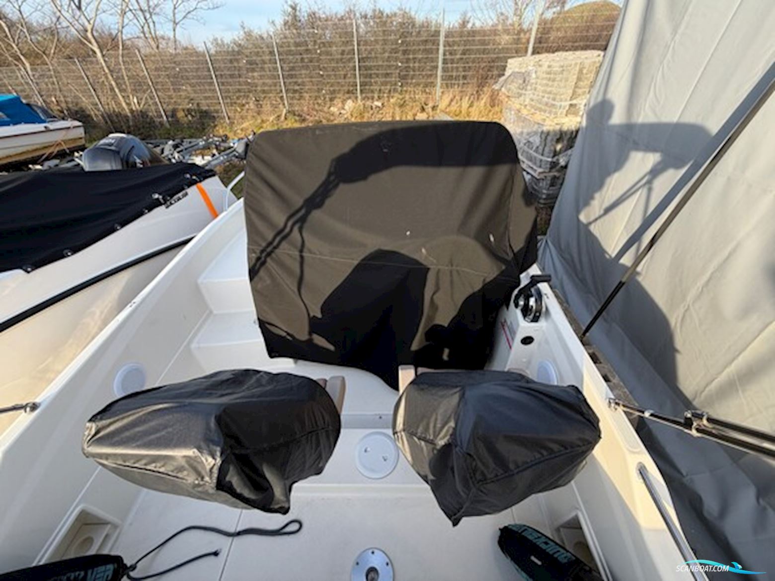 Quicksilver 605 Sundeck (2022) – Mercury 150 HK – Kun 75 timer – Topudstyret!