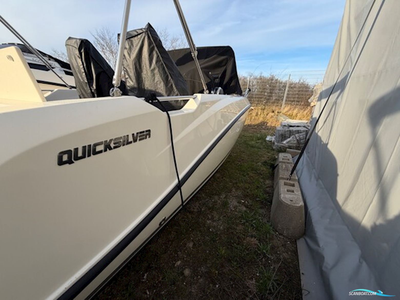 Quicksilver 605 Sundeck (2022) – Mercury 150 HK – Kun 75 timer – Topudstyret!