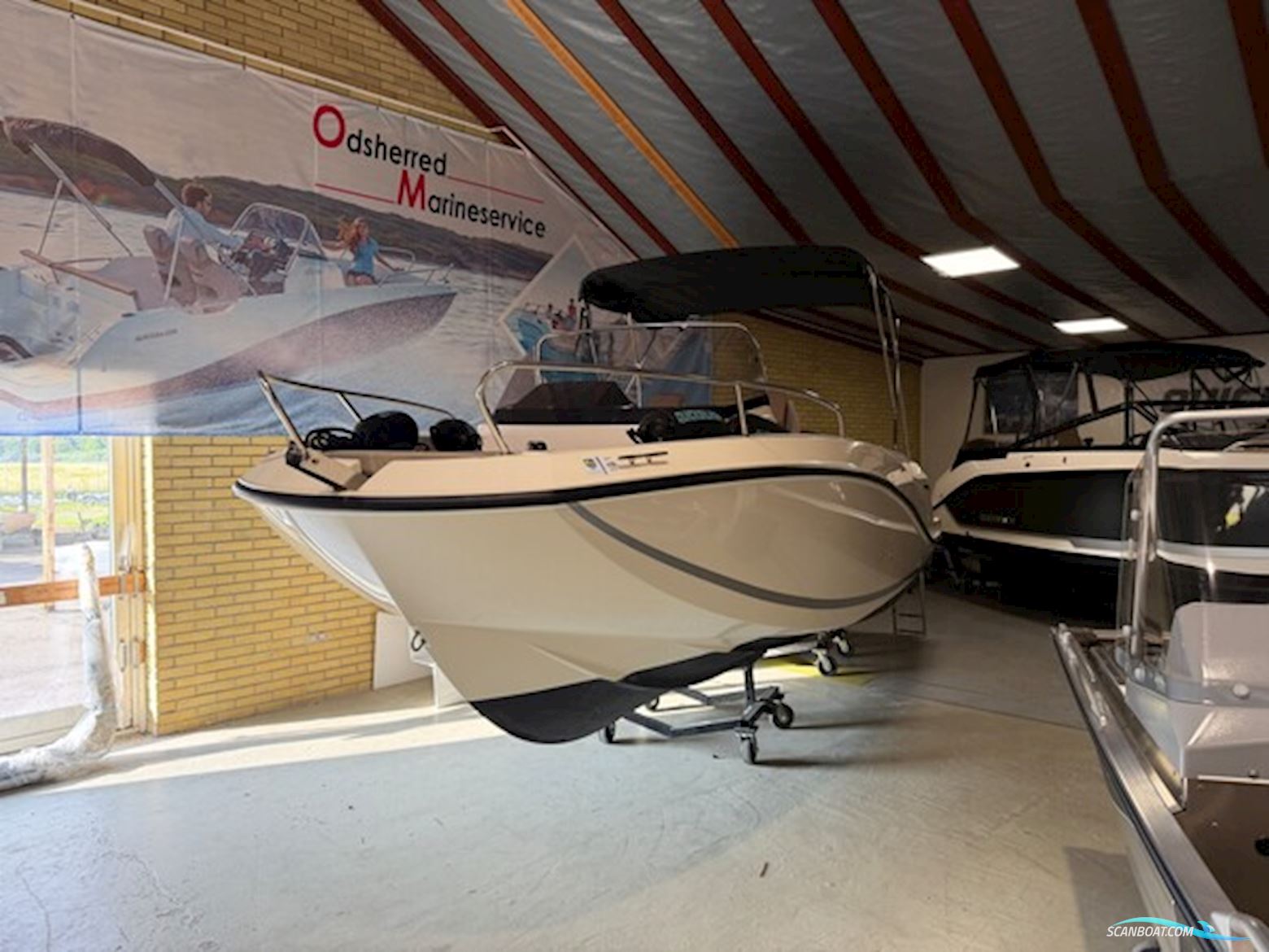 Quicksilver 605 Sundeck (2022) – Mercury 150 HK – Kun 75 timer – Topudstyret!