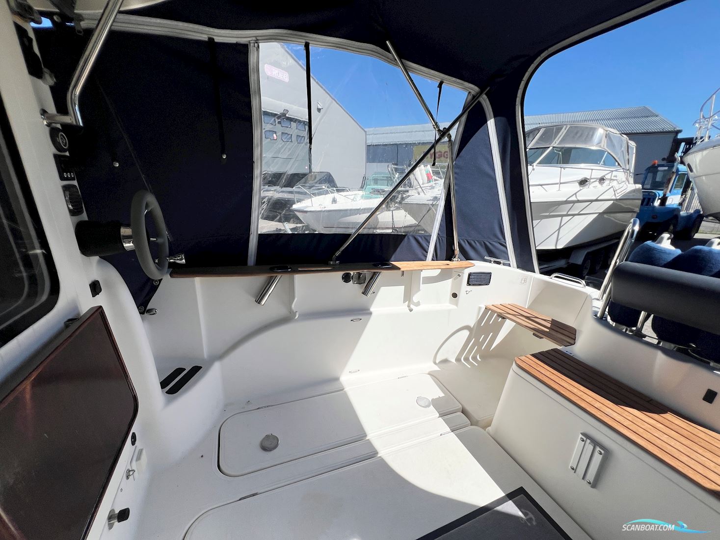 Quicksilver 640 Pilothouse