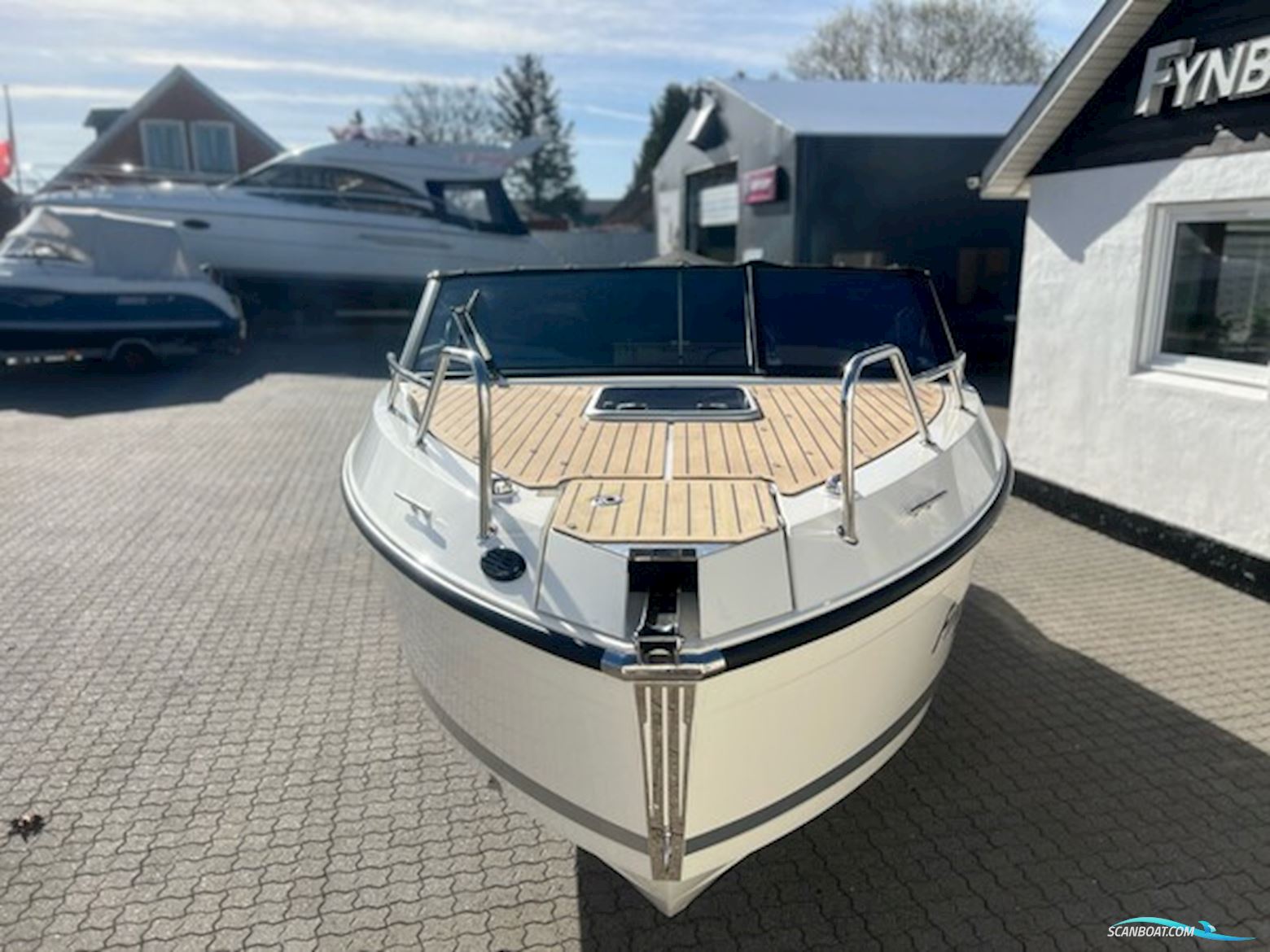 Quicksilver 675 Cruiser, Mercury F175 V6 Dts