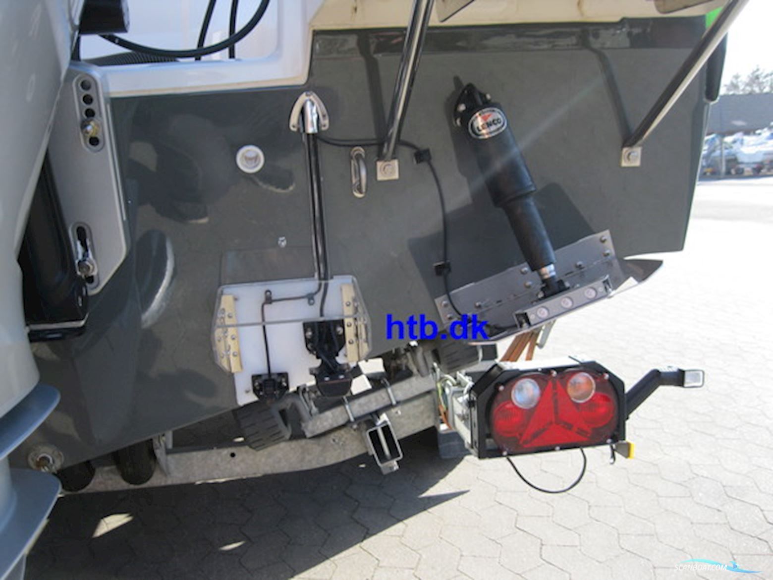 Quicksilver 675 Pilothouse Explorer Edition model m/Mercury F250 hk V8 Verado og Brenderup trailer - NU NEDSAT KR. 200.000,- !