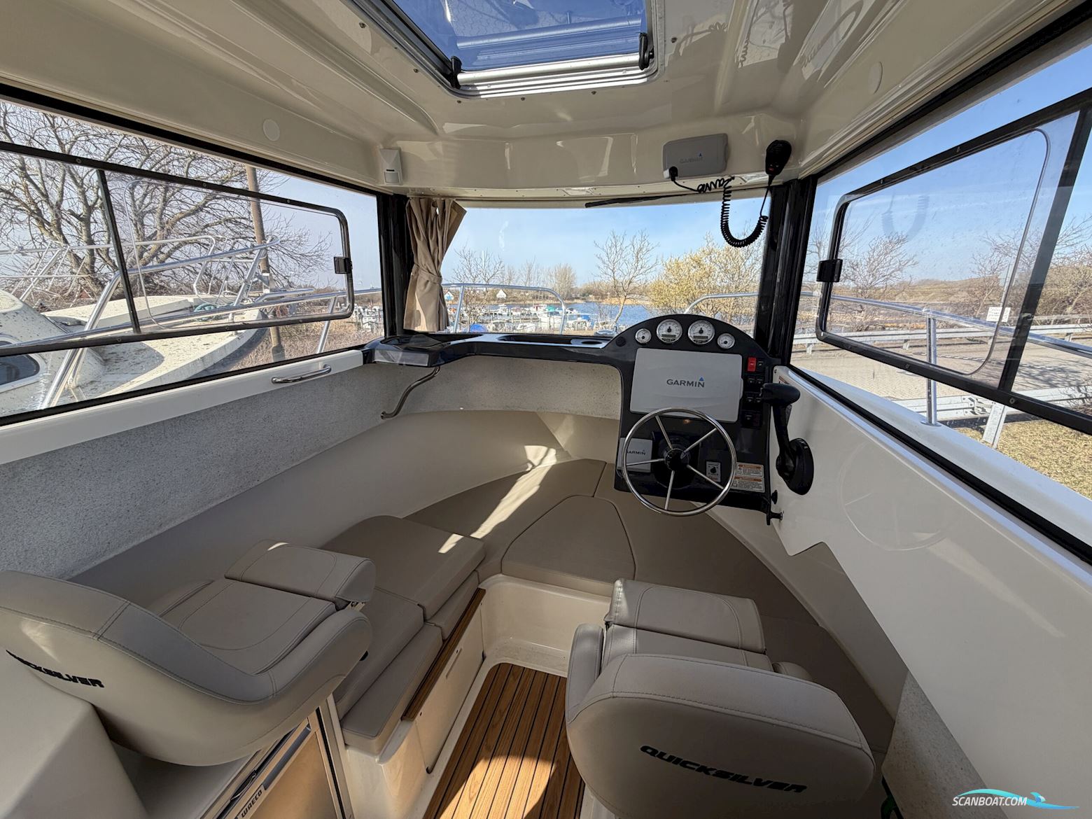 Quicksilver 675 Pilothouse