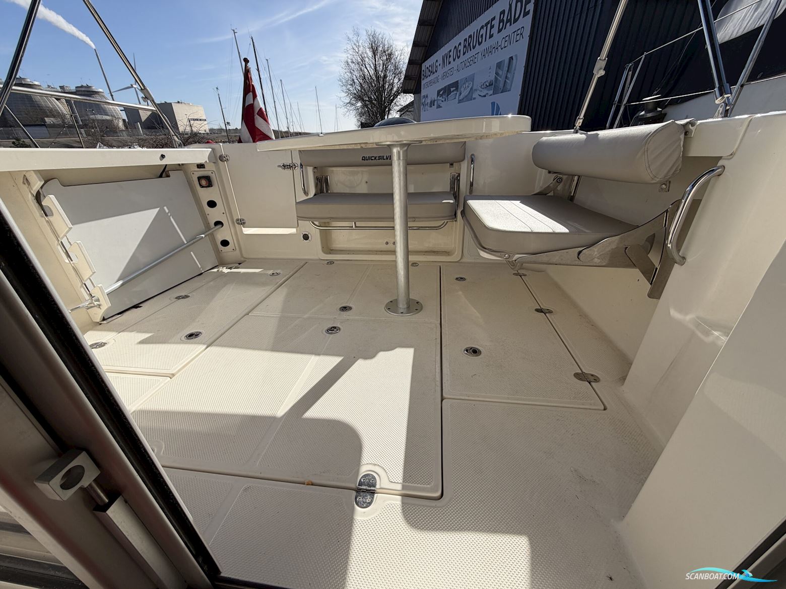 Quicksilver 675 Pilothouse