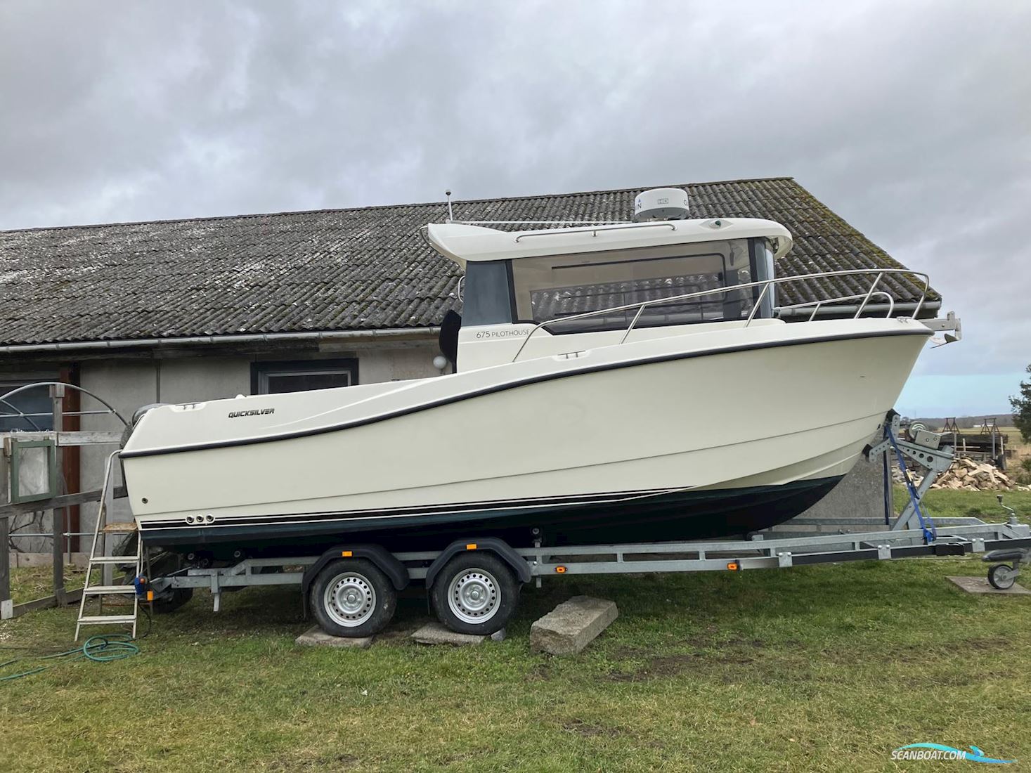 Quicksilver 675 Pilothouse
