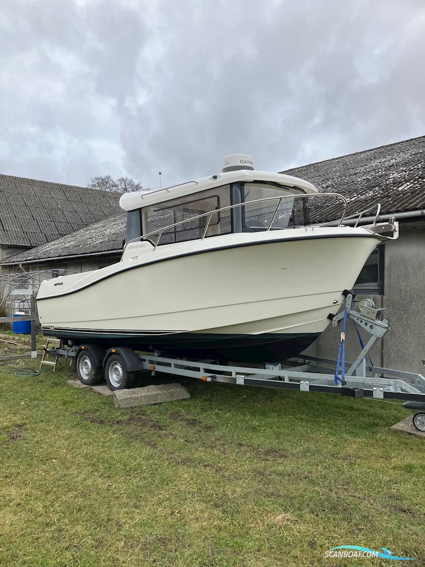 Quicksilver 675 Pilothouse